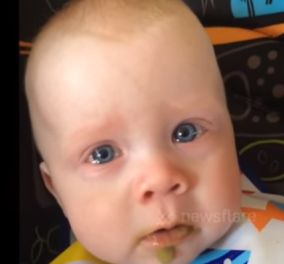 Βίντεο: Το γλυκό μωράκι βάζει τα κλάματα ακούγοντας την μανούλα του να τραγουδά