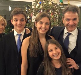 Κυριάκος Μητσοτάκης: Εύχεται καλή χρονιά με όλη την οικογένεια - Τα κοριτσάκια ίδια η Μαρέβα, ο Κωνσταντίνος ίδιος ο μπαμπάς   