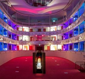 Η μαγεία επέστρεψε στο παλαιότερο θέατρο της Φλωρεντίας: Μόδα & φώτα φαντασμαγορικά ύστερα από 20 χρόνια σιωπής 