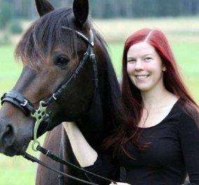 "Αηδιαστική & αναίσθητη": Ιππέας μαγείρεψε & έφαγε το νεκρό άλογό της - Την παρέλαβαν τα social media