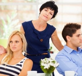 7 σημάδια που δείχνουν ότι η γυναίκα σας μισεί τη πεθερά της (και μητέρα σας)