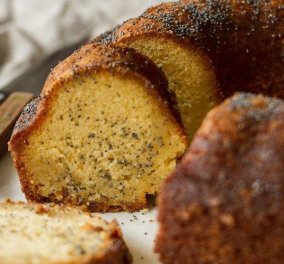 Δοκιμάστε το υπέροχο κέικ με ρούμι από τα χέρια του Άκη Πετρετζίκη