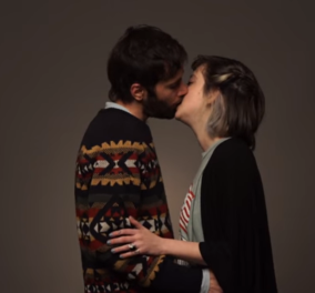 Εβραίοι και Άραβες φιλιούνται και διχάζουν το διαδίκτυο - Το βίντεο που έγινε viral στέλνοντας μήνυμα αγάπης