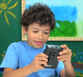 Μοναδικό βίντεο: Σύγχρονα παιδιά δοκιμάζουν για πρώτη φορά το... παλιομοδίτικο walkman