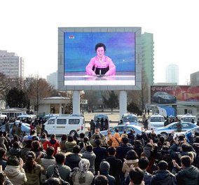 Μάθαμε για την "συνάδελφο" μου Ρι Τσουν-Χι: Η παρουσιάστρια ειδήσεων της Β.Κορέας είναι 69 ετών "αξιόπιστη" & καμαρωτή...