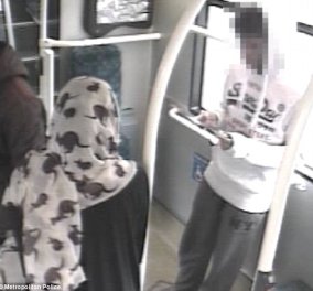 Λονδίνο: Απίστευτο περιστατικό σε λεωφορείο: Γυναίκα με μαντίλα μαχαίρωσε 15χρονο - Φωτό & βίντεο