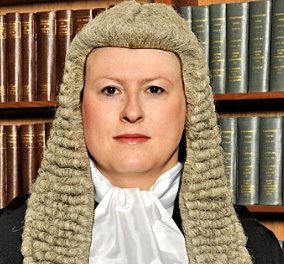 O πρώτος τρανσέξουαλ δικαστής στην ιστορία της Βρετανίας: Ήταν άντρας, τον έλεγαν Τζέισον & τώρα γυναίκα η .. Βικτόρια