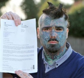 Story: 36χρονος Βρετανός έκανε 36 τατουάζ ταυτόχρονα στο σώμα του κι έσπασε το παγκόσμιο ρεκόρ Guiness