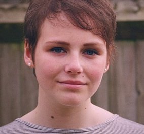Θρήνος για την 19χρονη Σάρλοτ: Η vlogger που ενέπνευσε χιλιάδες με την ιστορία της ''έφυγε'' από καρκίνο του εγκέφαλου