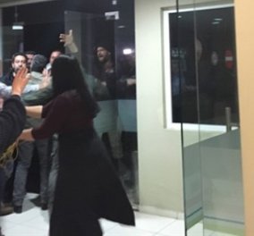 Κρήτη: Αγρότες έξαλλοι προπηλάκισαν βουλευτή του ΣΥΡΙΖΑ μέσα σε στούντιο τηλεόρασης [εικόνες]