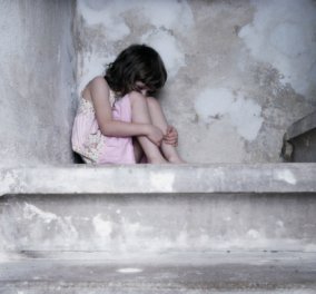 Φρίκη στις Αχαρνές: 6χρονη πήγε να παίξει με συμμαθητή της και κακοποιήθηκε σεξουαλικά από τον μπαμπά του!