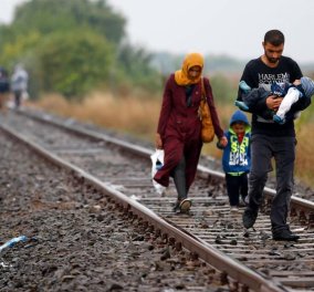  "Βράζει" η Ειδομένη: Ένταση & πετροπόλεμος στα σύνορα με τα Σκόπια - 7.000 πρόσφυγες έχουν ''παραταχτεί'' μπροστά στον φράχτη