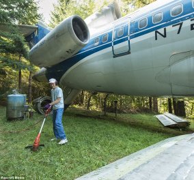 To απίθανο story του Μπρους: Μετέτρεψε ένα αεροπλάνο σε άνετη κατοικία - Ζει εκεί εδώ & 15 χρόνια 