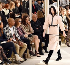 Οι νέες θεές του μόντελινγκ Kendal Jenner - Gigi Hadid στην πασαρέλα της Chanel δια χειρός του μάγου Lagerfeld 