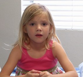 Η 5χρονη ηρωίδα που βούτηξε στην πισίνα για να σώσει την λιπόθυμη μητέρα της