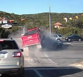 Τρομακτικό τροχαίο με ένα "τρελό" φορτηγό να σκορπά την καταστροφή  (Βίντεο)
