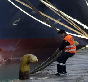 Δεμένα τα πλοία στα λιμάνια λόγω κακοκαιρίας - Συνεχίζονται τα προβλήματα στις ακτοπλοϊκές συγκοινωνίες