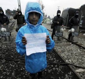 Eπέστρεψαν στην Ειδομένη οι 1.500 πρόσφυγες - Μπαλάκι ευθυνών στην κυβέρνηση