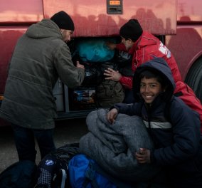 Εκκενώνεται η Ειδομένη: Ήδη αναχώρησαν 7 λεωφορεία γεμάτα πρόσφυγες 