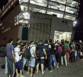 Πανικός στο λιμάνι του Πειραιά: Τρομοκρατημένοι πρόσφυγες θέλουν να γυρίσουν στις πατρίδες τους, μετά την επίθεση στις Βρυξέλλες