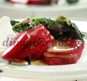 Το πιάτο της ημέρας από την Ντίνα Νικολάου: Εκπληκτική σαλάτα με παντζάρια και βινεγκρέτ πορτοκαλιού