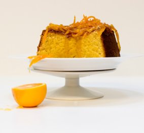 Ο Στέλιος Παρλιάρος μας προτείνει ένα λαχταριστό & αφράτο κέικ πορτοκαλιού