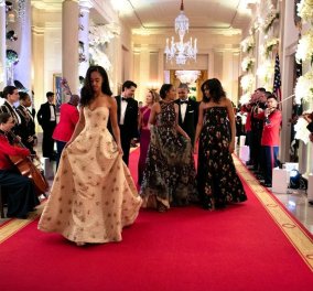 Κόρες Ομπάμα: Μεγάλωσαν, ψήλωσαν, ομόρφυναν, πάνε σε επίσημα δείπνα & φλερτάρουν με ηθοποιούς