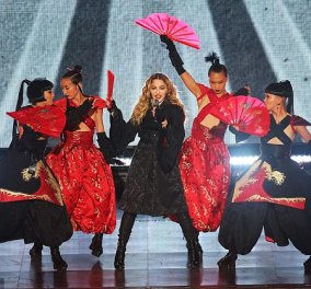 Madonna: Ξεγύμνωσε πάνω στη σκηνή τη 17χρονη καλλονή Ελληνίδα Ζ. Γεωργίου  - Βίντεο & φωτό