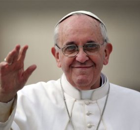 Στα θύματα της τρομοκρατίας και την ειρήνη σε όλο τον κόσμο αναφέρθηκε στο Πασχαλινό του κήρυγμά ο Πάπας Φραγκίσκος