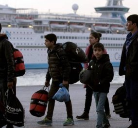 Ξεκίνησε προσπάθεια αποσυμφόρησης του Πειραιά μετά τα χθεσινά επεισόδια - Οι πρόσφυγες μεταφέρονται στην Κυλλήνη