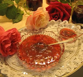 Γλυκό του κουταλιού τριαντάφυλλο με την πιο φίνα γεύση & άρωμα  