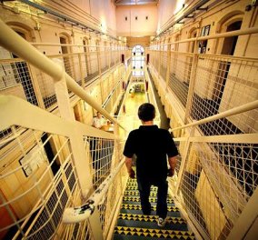 Κρατούμενος παρενόχλησε σεξουαλικά την 9χρονη κόρη του ενώ τον επισκεπτόταν στη φυλακή 