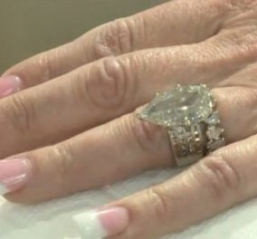 Diamonds are a girl's best friend: 50χρονη έψαξε σε 7 τόνους σκουπίδια για να βρει... το δαχτυλίδι του γάμου της!