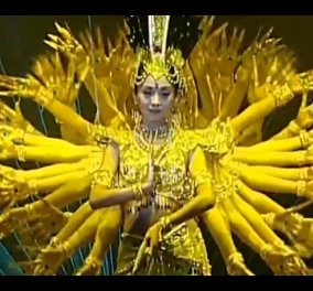 Βίντεο: Δείτε τον χορό των ''Χίλιων Χεριών'' - Παραδοσιακός Ασίας & Κίνας