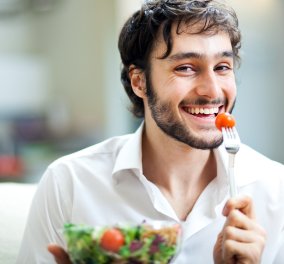 Ποια είναι η σωστή διατροφή που πρέπει να ακολουθεί κάθε άνδρας ανάλογα με την ηλικία του;