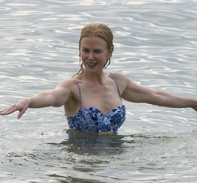 Αποκλειστικά ενσταντανέ με την Νικόλ Κίντμαν στα 48 να δείχνει κορμάρα στην παραλία του Σίδνεϊ  
