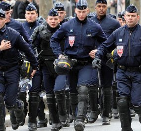 Εξαρθρώθηκε νεοναζιστική οργάνωση στη Γαλλία - Ολόκληρο οπλοστάσιο κατάσχεσαν οι αρχές