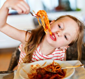 Πώς μπορώ να πείσω το παιδί μου να αποκτήσει σωστές διατροφικές συνήθειες; Μια καθηγήτρια Πανεπιστημίου απαντά..