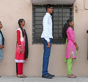 14 ετών - 2 μέτρα ύψος: Ο ψηλότερος έφηβος της Ινδίας φοβάται μήπως δεν βρει κοπέλα να παντρευτεί... (Φωτό & Βίντεο)