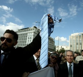 Κλιμακώνεται η ''μάχη της γραβάτας'' για το ασφαλιστικό: Δικηγόροι, γιατροί, μηχανικοί, οικονομολόγοι συνεχίζουν τις κινητοποιήσεις 