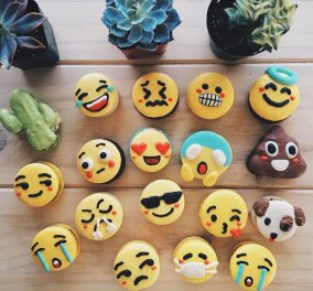 Τρισχαριτωμένα μακαρόν σε σχήμα των δημοφιλέστερων emojis: Έτοιμα να τα φάτε !