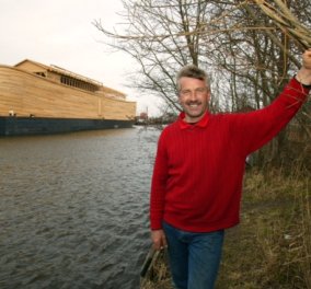 Ολλανδός ξυλουργός κατασκεύασε την Κιβωτό του Νώε: Χωράει 5.000 ζώα ή ανθρώπους - Ξεκινάει ταξίδι 
