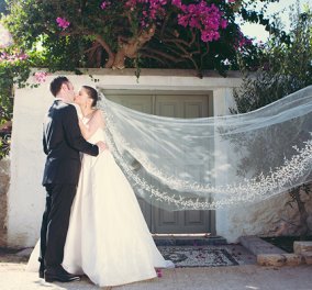 Γιατί οι νύφες φορούν πέπλο; Οι θεωρίες που συνοδεύουν το γαμήλιο αξεσουάρ
