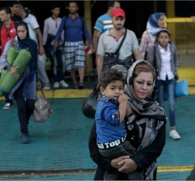 Παραμένουν 2.680 πρόσφυγες στον Πειραιά: 164 μεταφέρθηκαν σε κέντρο φιλοξενίας στη Λέρο - 300 φεύγουν για Σκαραμαγκά