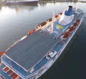 Εντυπωσιακά πλάνα: Πτήση drone πάνω από το μισοβυθισμένο πλοίο «Παναγιά Τήνου» - Δείτε το βίντεο‏