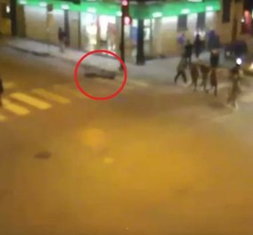 Συγκλονιστικό βίντεο: Τον χτύπησαν, τον λήστεψαν, τον πάτησε ταξί & κανείς δεν τον βοήθησε‏