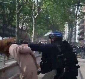 Βίντεο: Αστυνομικός αρπάζει από το λαιμό & πετάει κάτω μια γυναίκα - Ποιος τον βιντεοσκοπεί ;