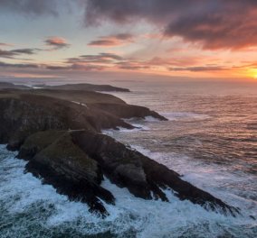 Πάμε... Ιρλανδία; Βόλτα στα άγρια βράχια & τους θυμωμένους ωκεανούς της μέσα από 1 βίντεο