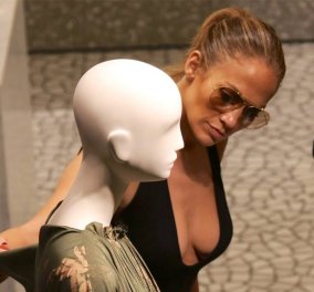 Η Jennifer Lopez βγήκε βόλτα για ψώνια με τον 29χρονο  φιλαράκο της και έδειξε όσα περισσότερα μπορούσε... 