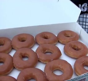  Βίντεο για μεγάλες πείνες: Νεαρός τρώει 12 ντόνατς σε μόλις 1 λεπτό - Απίστευτο!